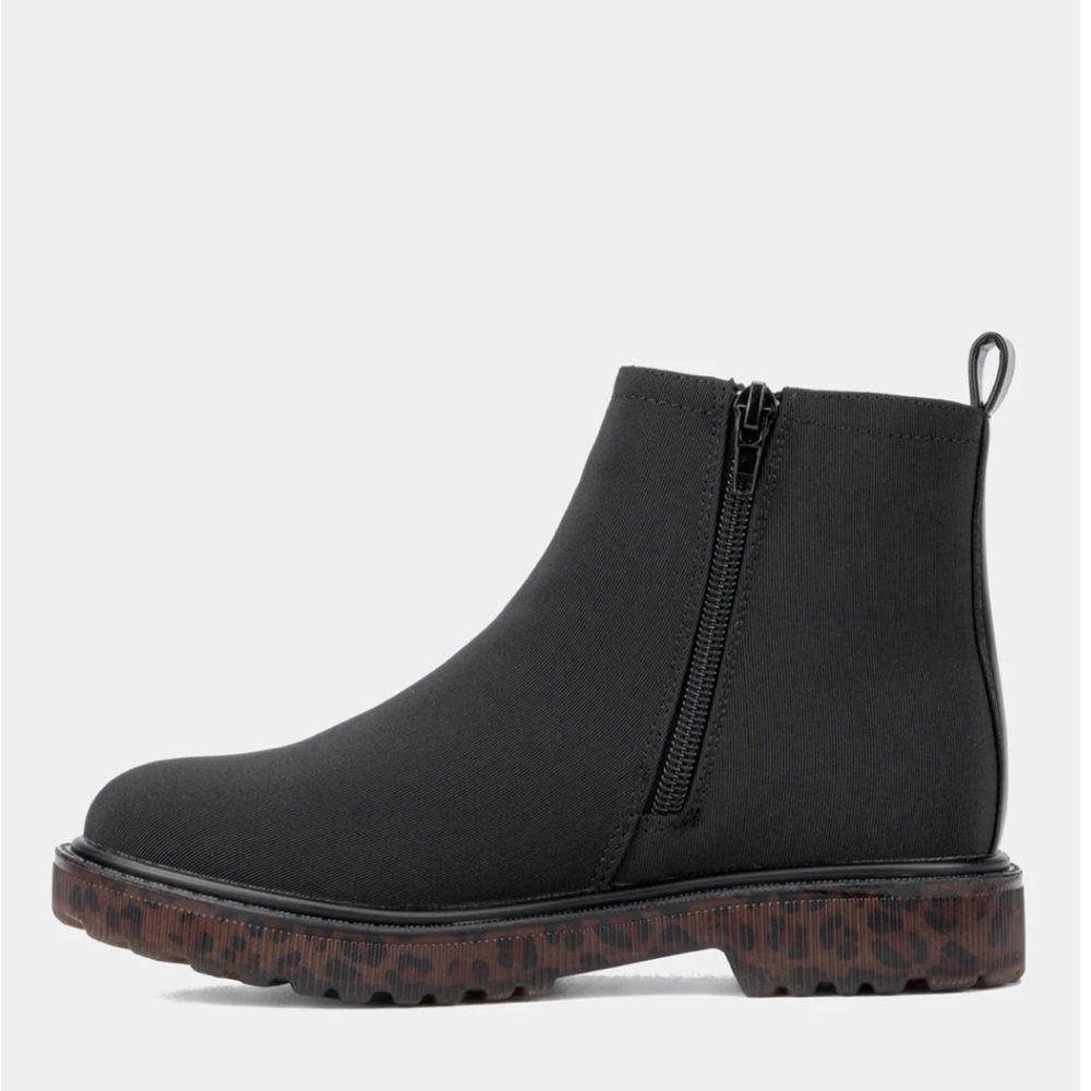 Steve Madden booties big girls size 4
womens 6 1/2